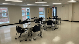 Classroom setting featuring modular tables and chairs in a triumph modular building designed for flexible learning environments.