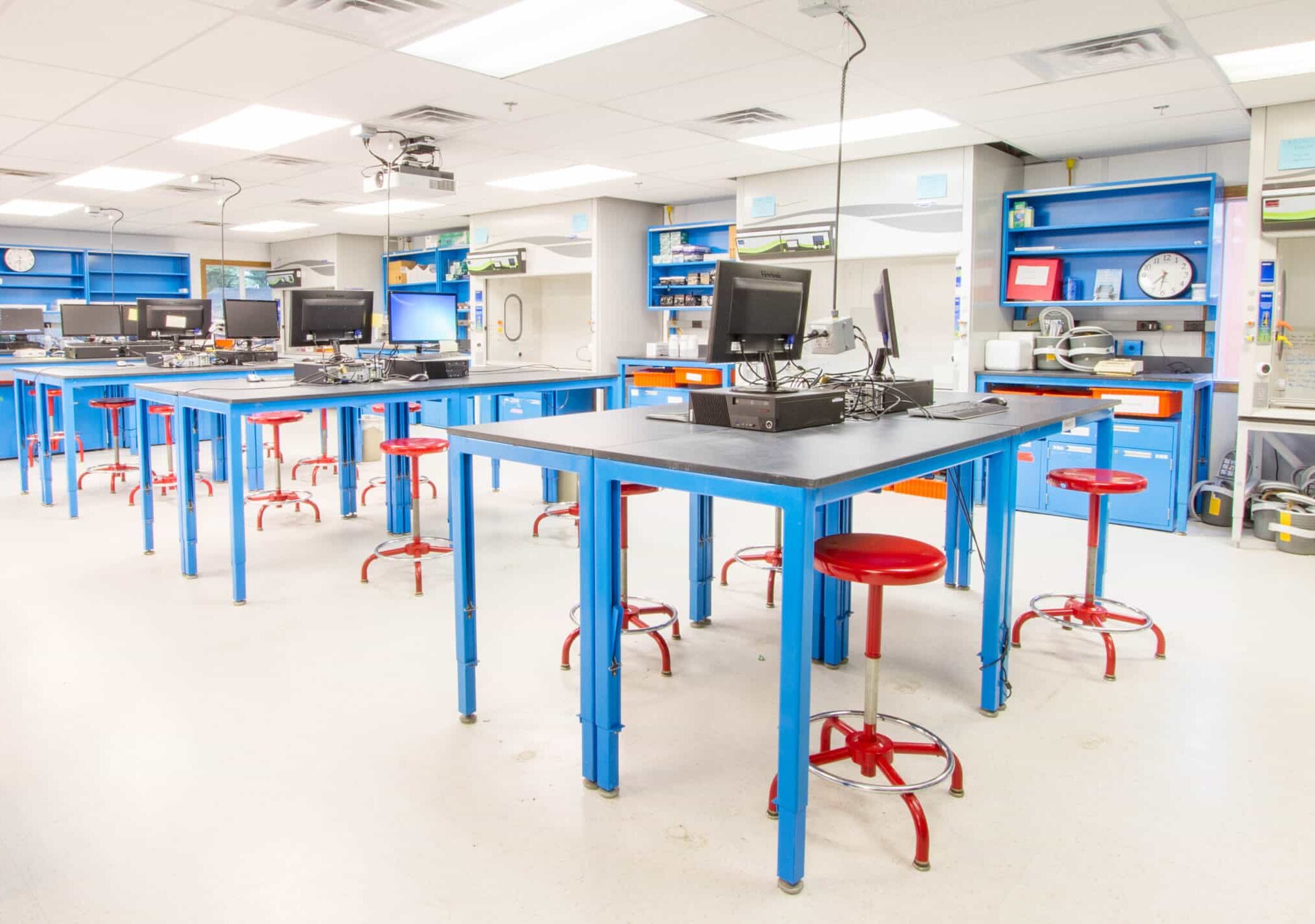 Modular STEM space for college 